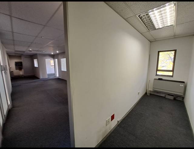 137M² OFFICE TO LET IN HYDE PARK